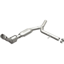 Load image into Gallery viewer, MagnaFlow Direct Fit Catalytic Converter 04-05 Ford F-150 5.4L P/S 2WD (Excl 04 Heritage Edition)