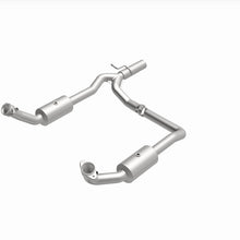 Load image into Gallery viewer, MagnaFlow 2009 Ford E-350 Super Duty 5.4L California Grade CARB Compliant DF Catalytic Converter
