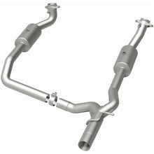 Load image into Gallery viewer, MagnaFlow 2009 Ford E-350 Super Duty 5.4L California Grade CARB Compliant DF Catalytic Converter