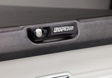 Load image into Gallery viewer, Undercover 22-26 Chevy Silverado 6.7ft Bed Elite Bed Cover - Textured Black