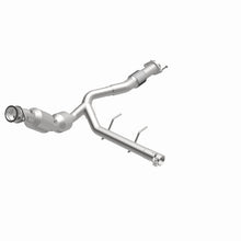 Load image into Gallery viewer, MagnaFlow 22-24 Ford Expedition 3.5L w/ Dual Exhaust Right Underbody Direct-Fit Catalytic Converter