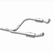 Load image into Gallery viewer, MagnaFlow 2009 Ford E-350 Super Duty 5.4L California Grade CARB Compliant DF Catalytic Converter