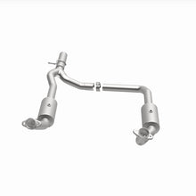 Load image into Gallery viewer, MagnaFlow 09- Ford E-350 Super Duty 6.8L California Grade CARB Compliant DF Catalytic Converter