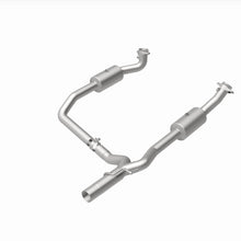 Load image into Gallery viewer, MagnaFlow 2009 Ford E-350 Super Duty 5.4L California Grade CARB Compliant DF Catalytic Converter