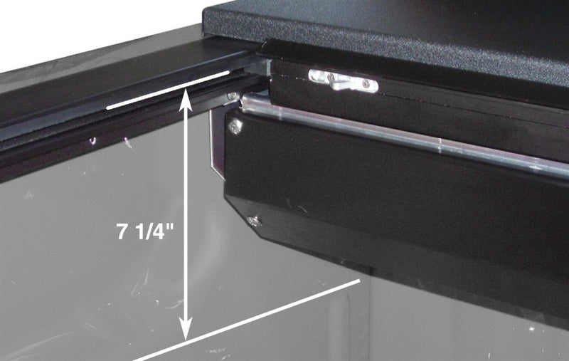 Roll-N-Lock 14-18 Chevy Silverado/Sierra 1500 XSB 68in M-Series Retractable Tonneau Cover