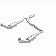 Load image into Gallery viewer, MagnaFlow 09- Ford E-350 Super Duty 6.8L California Grade CARB Compliant DF Catalytic Converter
