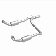 Load image into Gallery viewer, MagnaFlow 2009 Ford E-350 Super Duty 5.4L California Grade CARB Compliant DF Catalytic Converter